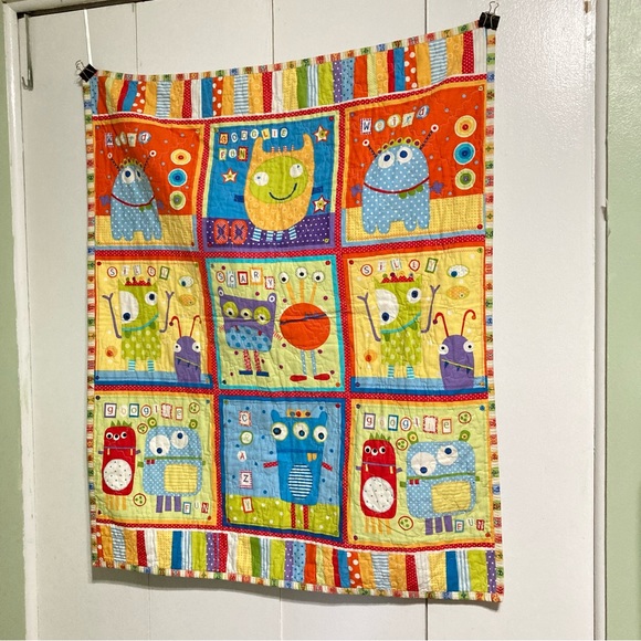 Handmade ALIENS MARTIANS OUTER SPACE Quilt Blanket 41 x 34 inches - Picture 3 of 12